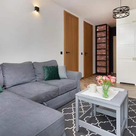 Mistral With Parking By Renters *