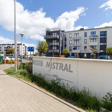 Mistral With Parking By Renters